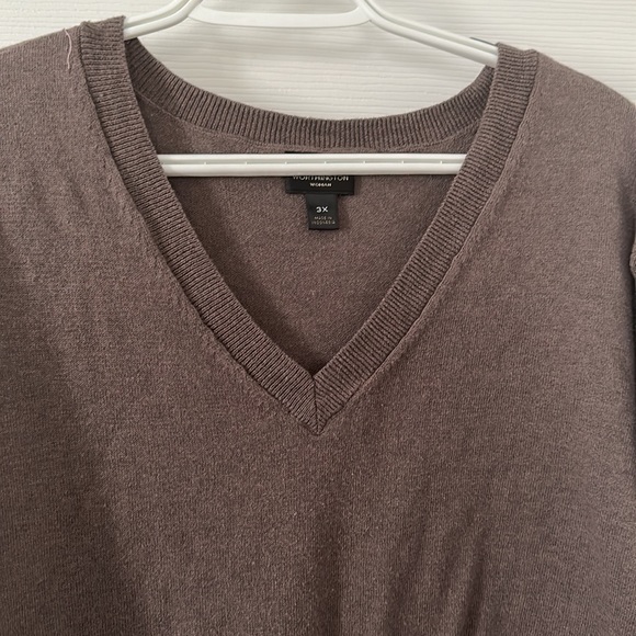 Heathered brown, mid-weight sweater. - Picture 2 of 3